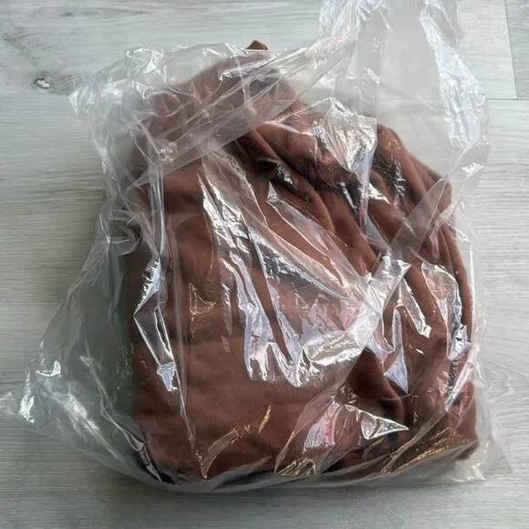 Victoria’s Secret Pink Hoodie with Embroidered Logo Small Brown NWT in packaging - Picture 4 of 4